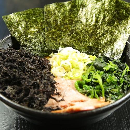 岩のりラーメン（ラーメン＋黒バラ海苔トッピング）